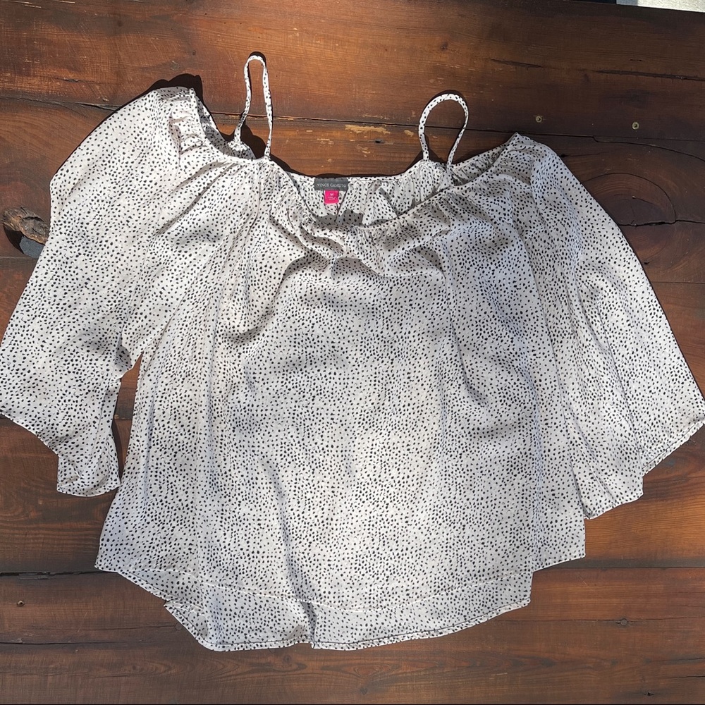 Vince Camuto cold shoulder blouse Medium